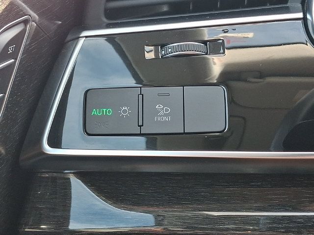 Used 2020 Audi Q8 Premium Plus w/ Premium Plus Package AWD/4WD image 26
