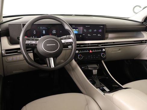 Used 2026 Hyundai Tucson SEL FWD image 2