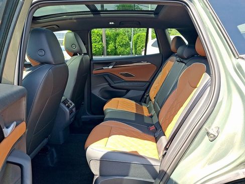 Certified 2025 Volkswagen Tiguan SEL R-Line AWD/4WD image 11