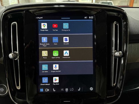 Used 2023 Volvo XC40 B5 Plus image 21