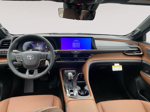 Used 2025 Toyota Crown Signia image 10