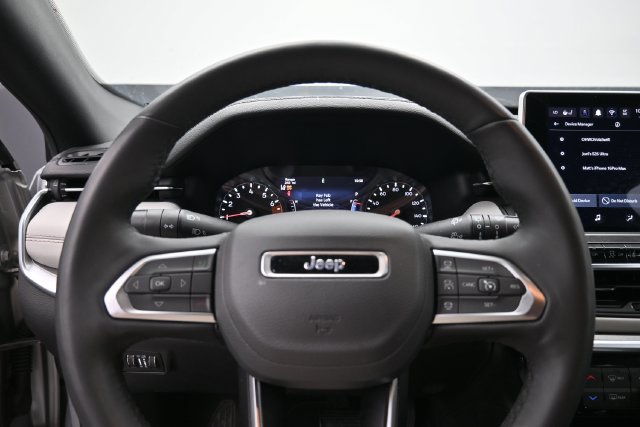 Used 2025 Jeep Compass Limited AWD/4WD image 14