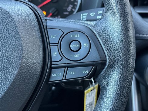 Used 2022 Toyota RAV4 LE image 32