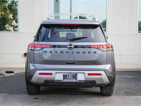 Used 2025 Nissan Pathfinder SL w/ Black Appearance Package FWD image 7