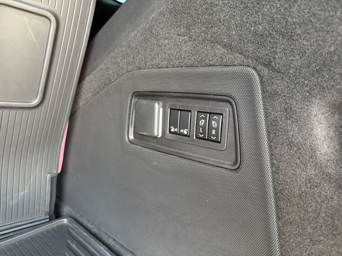 Used 2026 Cadillac Escalade Platinum Sport w/ LPO, Floor Liner Package AWD/4WD image 59