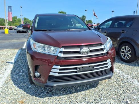 Used 2018 Toyota Highlander Plus AWD/4WD image 8