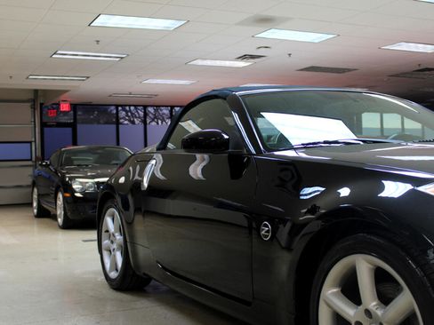 Used 2004 Nissan 350Z Touring image 8