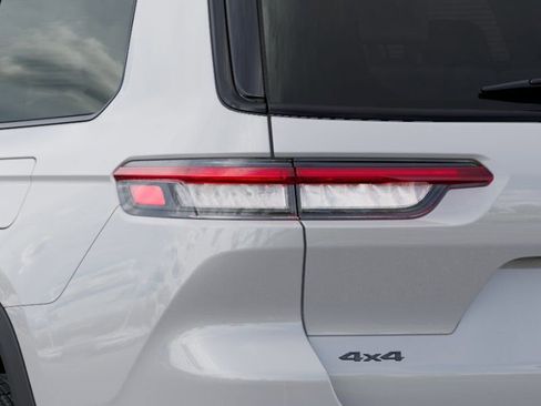 New 2025 Jeep Grand Cherokee L Altitude image 9