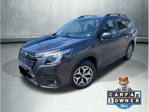 Used 2023 Subaru Forester Premium image 1