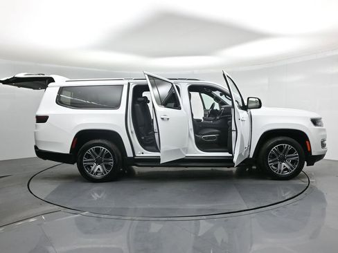 Used 2024 Jeep Wagoneer L Series II image 5