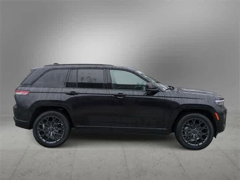 New 2025 Jeep Grand Cherokee Summit image 9