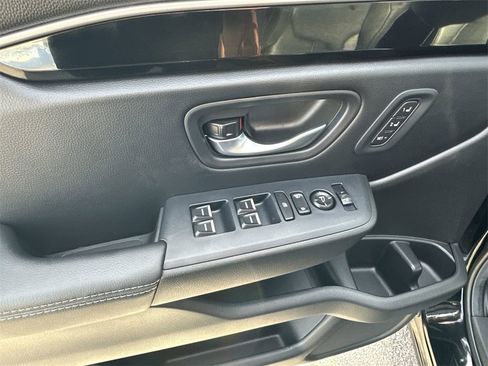 Used 2025 Honda Pilot Touring image 21