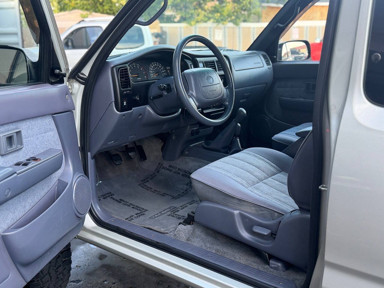 Used 2000 Toyota Tacoma 4x4 Xtracab image 2