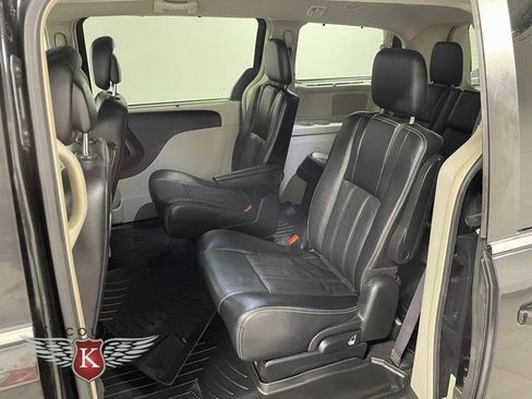 Used 2015 Chrysler Town & Country Touring FWD image 21