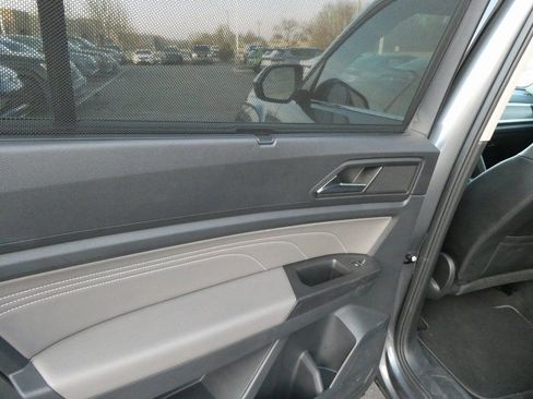 Used 2022 Volkswagen Atlas SE image 32