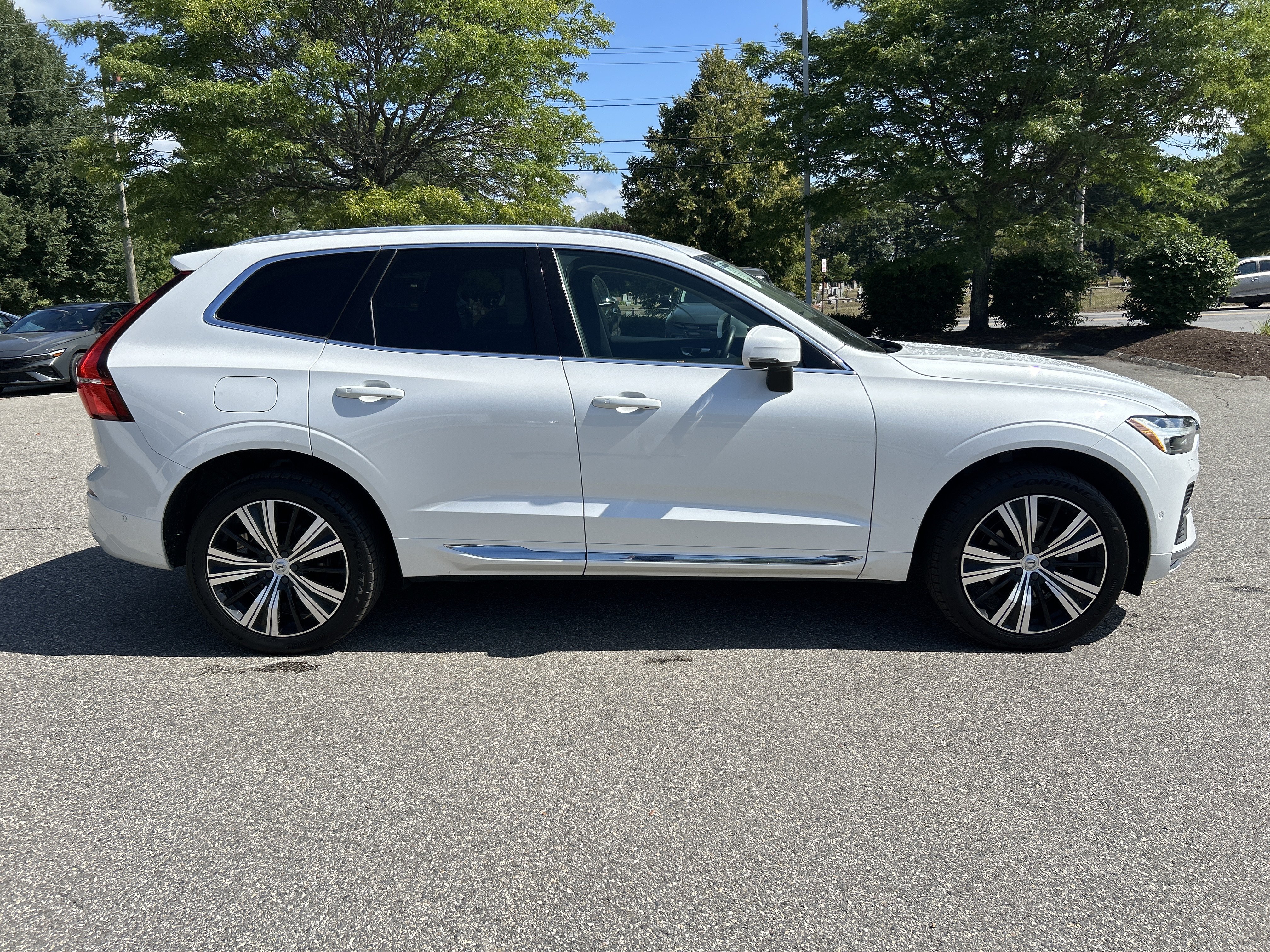 Used 2023 Volvo XC60 B5 Plus w/ Climate Package AWD/4WD image 4