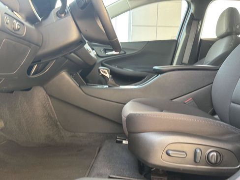 Used 2022 Chevrolet Malibu RS FWD image 17