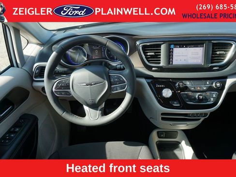 Used 2023 Chrysler Voyager LX FWD image 15