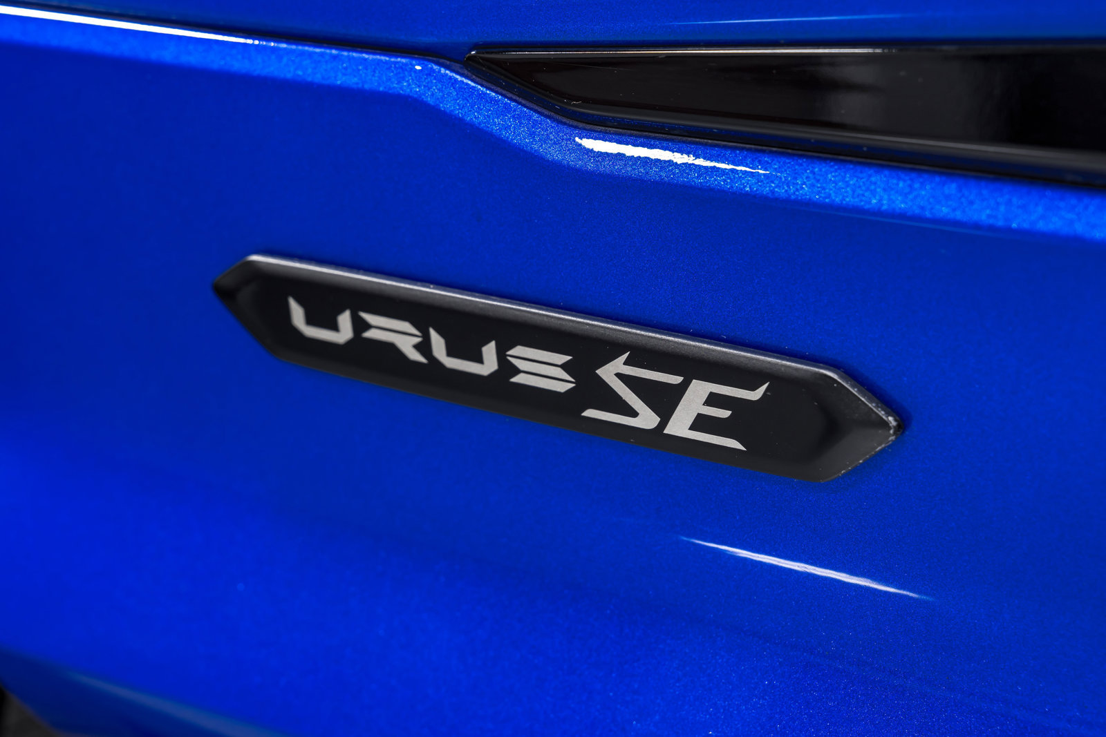 Used 2025 Lamborghini Urus SE AWD/4WD image 56
