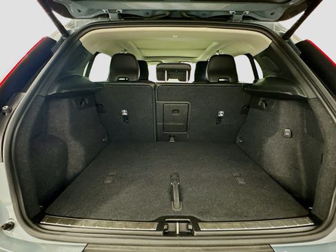 Used 2023 Volvo XC40 B5 Plus AWD/4WD image 31