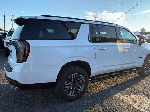 New 2026 Chevrolet Suburban Z71 w/ Comfort Package AWD/4WD image 9