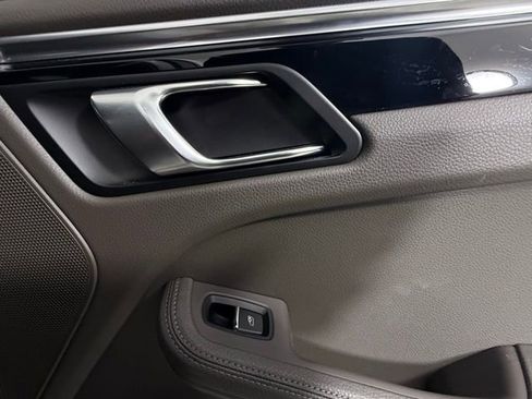 Used 2023 Porsche Macan image 27