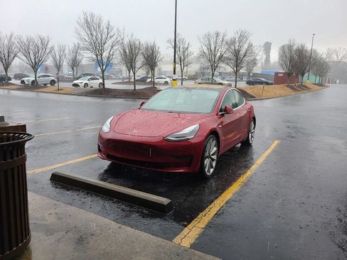 Used 2018 Tesla Model 3 AWD/4WD image 2