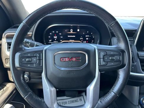 Used 2022 GMC Yukon XL SLE w/ Gmc Pro Safety Plus Package AWD/4WD image 16