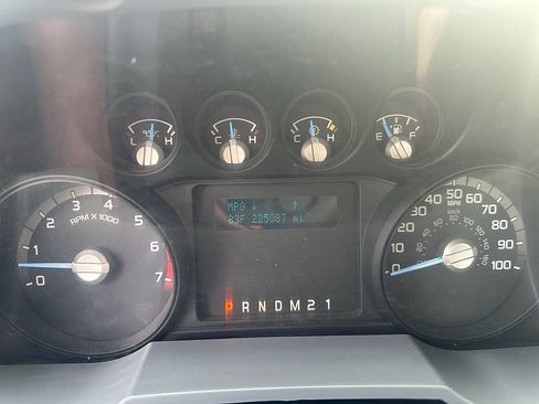 Used 2015 Ford F250 XL w/ Power Equipment Group AWD/4WD image 16