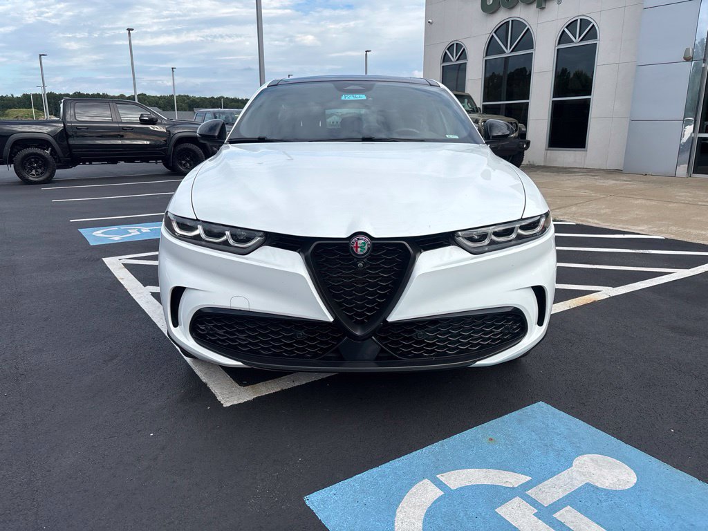 Used 2024 Alfa Romeo Tonale Veloce w/ Active Assist Package AWD/4WD image 4
