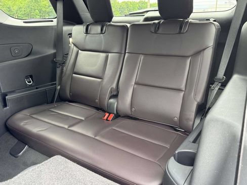 Used 2026 Ford Explorer Platinum w/ LUX Leather Package AWD/4WD image 17