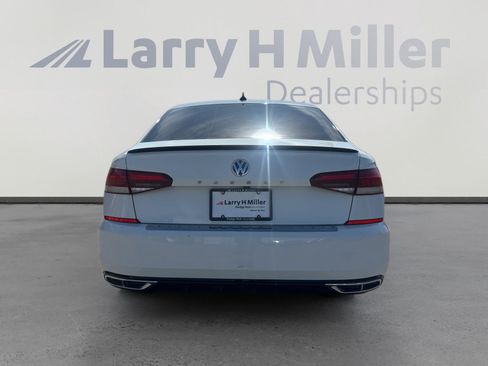 Used 2022 Volkswagen Passat 2.0T R-Line FWD image 4