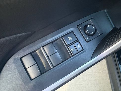 Used 2019 Toyota RAV4 LE image 11