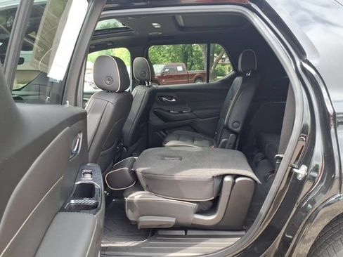 Used 2022 Chevrolet Traverse Premier w/ Redline Edition AWD/4WD image 10