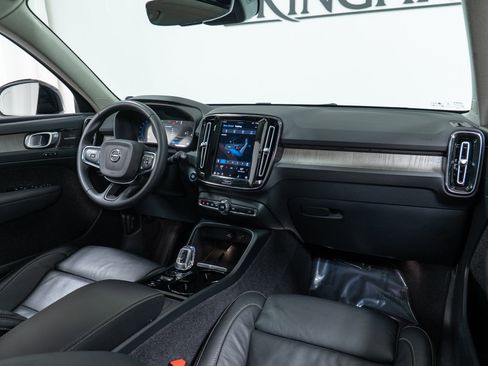 Used 2023 Volvo XC40 B5 Ultimate w/ Climate Package image 14