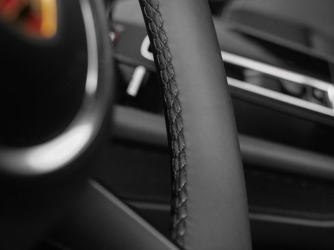 Used 2025 Porsche Macan image 35