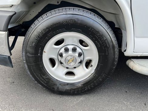 Used 2022 Chevrolet Express 2500 w/ Driver Convenience Package image 12