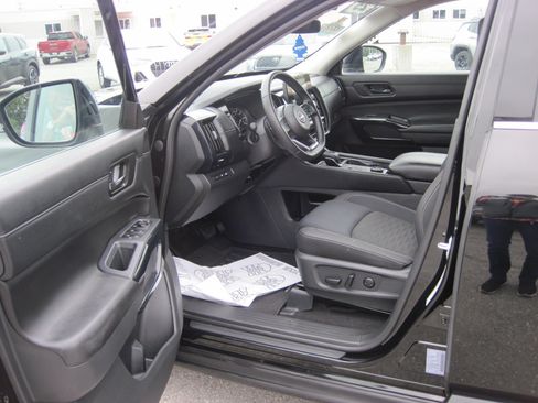Used 2025 Nissan Pathfinder SV AWD/4WD image 14