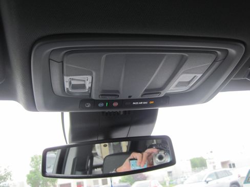 Used 2025 GMC Sierra 1500 SLT AWD/4WD image 17