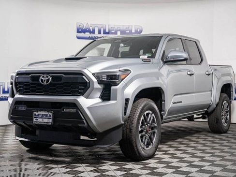 New 2025 Toyota Tacoma TRD Sport w/ TRD Sport Upgrade Package image 3