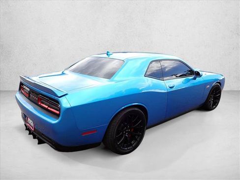 Used 2015 Dodge Challenger SRT w/ Technology Group RWD image 4