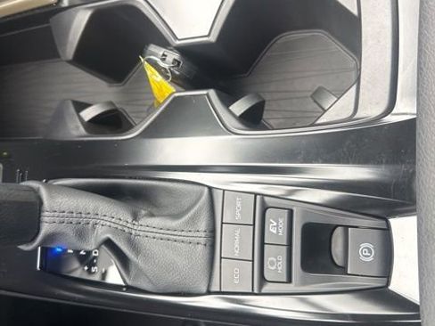 Used 2025 Toyota Camry LE image 28