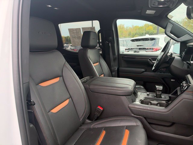 Used 2024 GMC Sierra 1500 AT4 w/ Technology Package AWD/4WD image 11