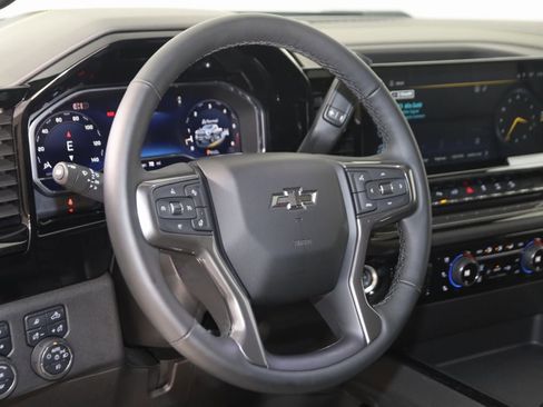 Used 2025 Chevrolet Silverado 2500 ZR2 image 6