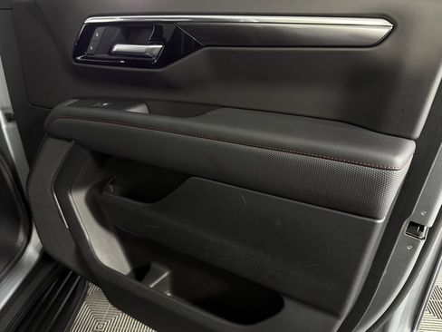 Used 2025 Chevrolet Suburban RST image 35