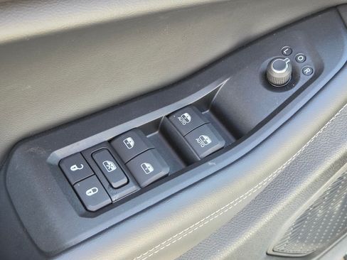 Used 2025 Jeep Grand Cherokee Laredo RWD image 24