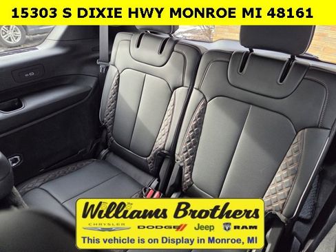 Used 2023 Jeep Grand Cherokee L Summit image 16