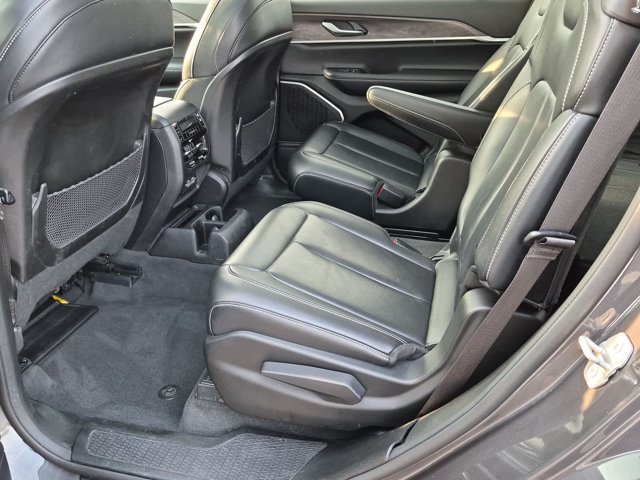 Used 2022 Jeep Grand Cherokee L Limited AWD/4WD image 16