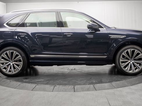 New 2025 Bentley Bentayga image 2