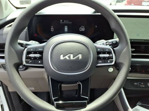 New 2026 Kia Carnival LX FWD image 19